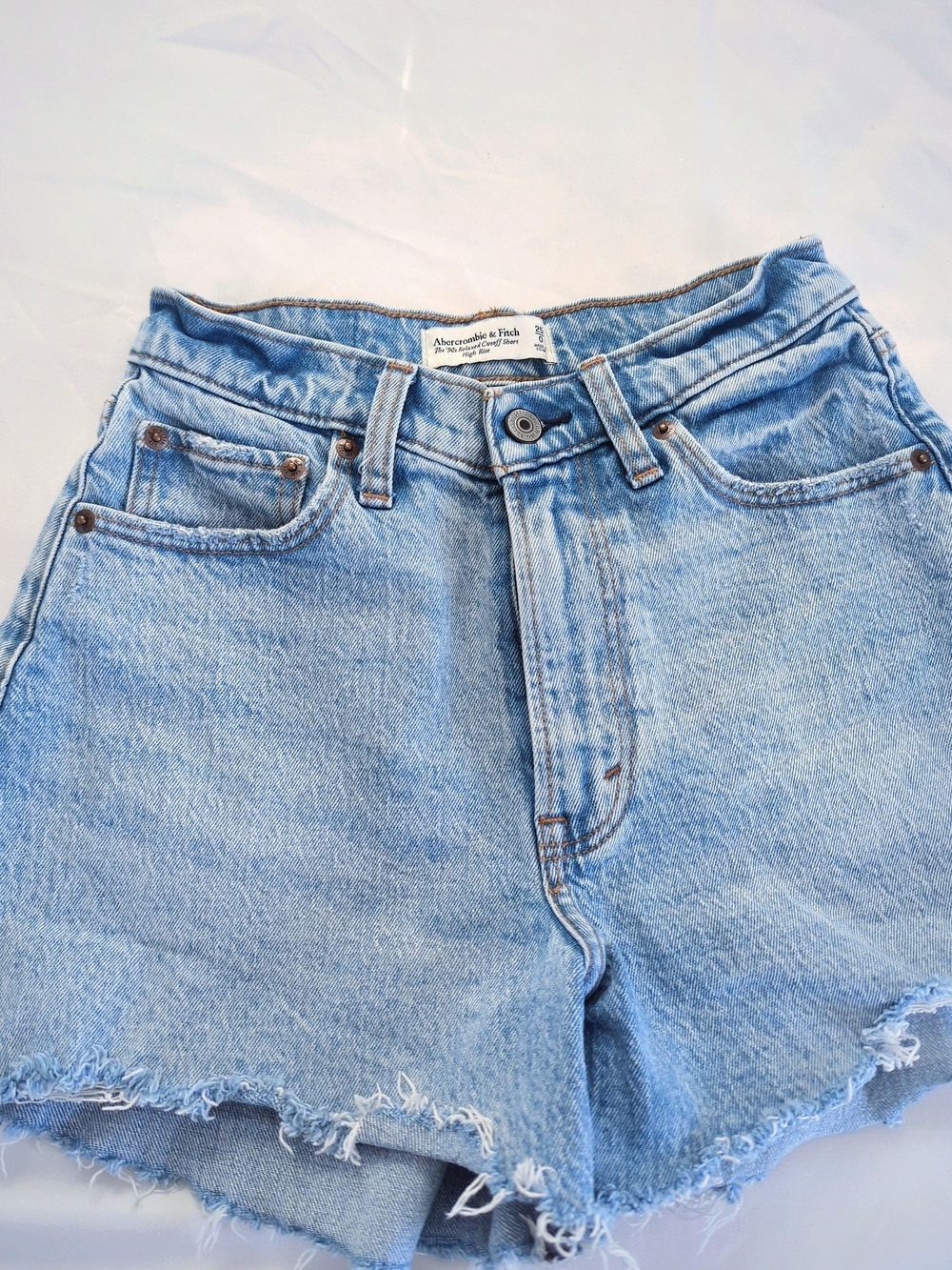 Abercrombie & Fitch the 90s Relaxed Cutoff Short High Rise - Picture 3 of 4